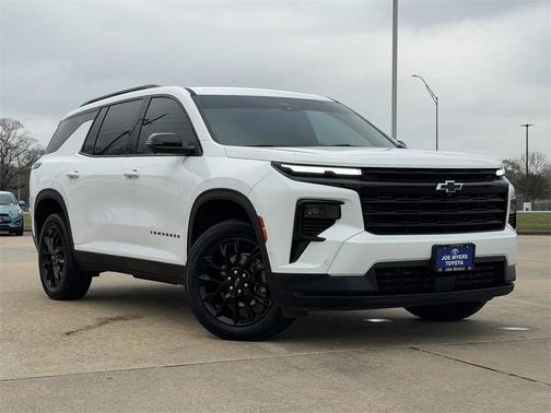 2024 Chevrolet Traverse LT
