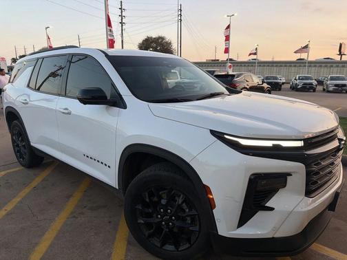 2024 Chevrolet Traverse LT