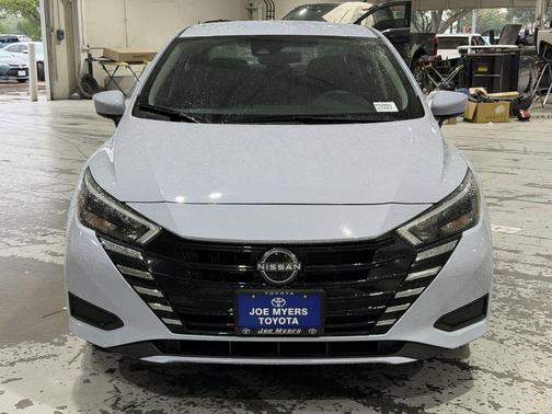 Gray Sky Pearl 2025 Nissan Versa 1.6 SV