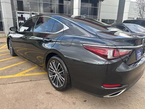 2023 Lexus ES 350 Base