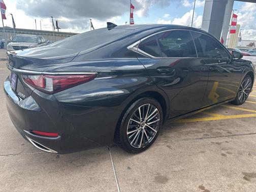 2023 Lexus ES 350 Base