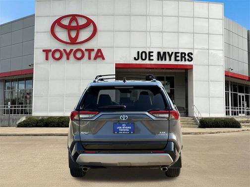 2023 Toyota RAV4 Hybrid SE