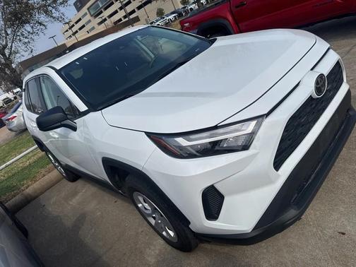 2025 Toyota RAV4 LE