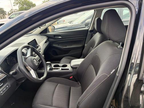Super Black 2025 Nissan Altima 2.5 SV