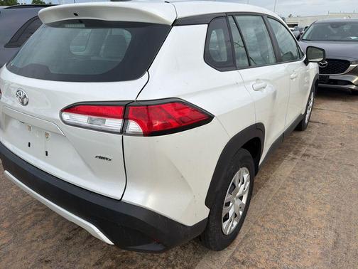 Pearl 2024 Toyota Corolla Cross L