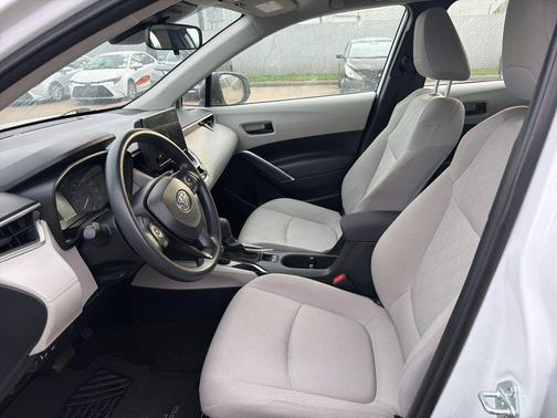 Pearl 2024 Toyota Corolla Cross L