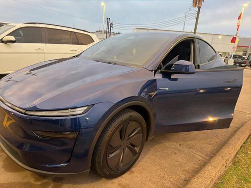 2026 Tesla Model Y Standard Rear-Wheel Drive
