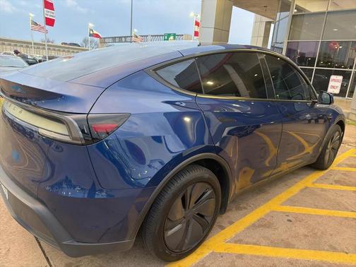 2026 Tesla Model Y Standard Rear-Wheel Drive