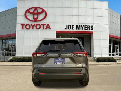2025 Toyota RAV4 LE