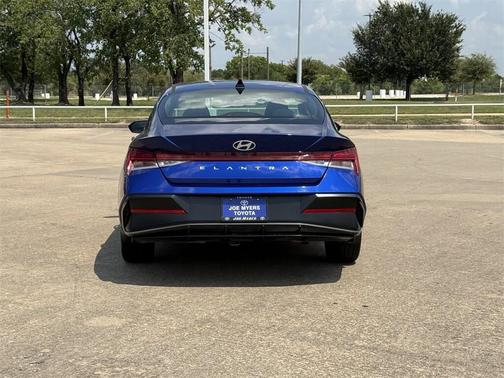 2024 Hyundai ELANTRA SEL