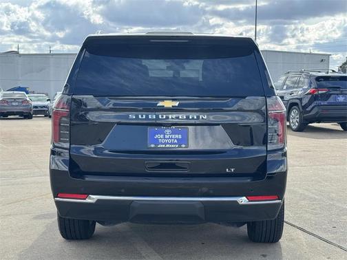 2025 Chevrolet Suburban LT