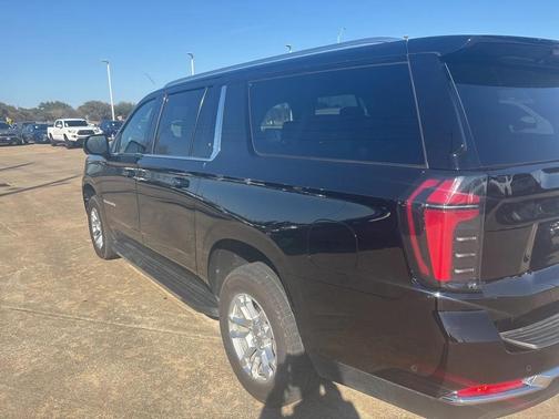 2025 Chevrolet Suburban LT