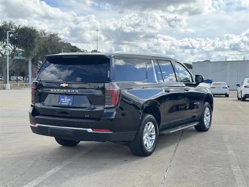 2025 Chevrolet Suburban LT