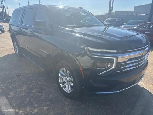 2025 Chevrolet Suburban LT