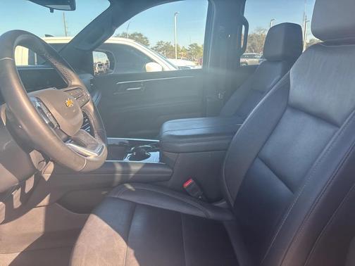 2025 Chevrolet Suburban LT