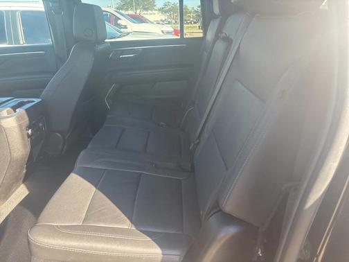 2025 Chevrolet Suburban LT