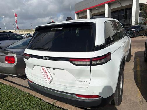 Bright White Clearcoat 2025 Jeep Grand Cherokee Laredo