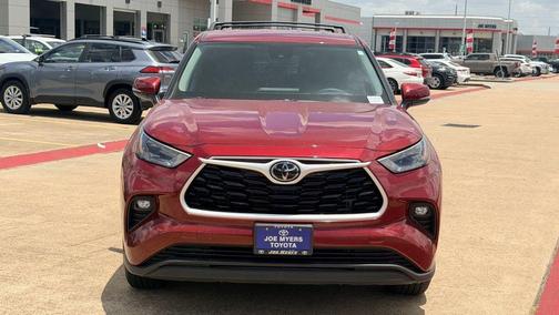 Pearl 2024 Toyota Highlander LE
