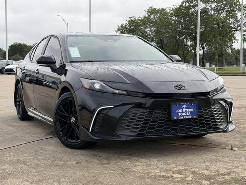 Midnight Black Metallic 2025 Toyota Camry SE