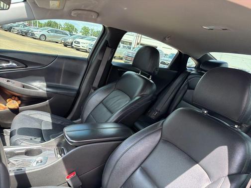 Mosaic Black Metallic 2022 Chevrolet Malibu FWD LT