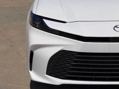 Ice Cap 2025 Toyota Camry LE