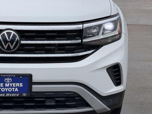 Pure White 2020 Volkswagen Atlas Cross Sport 3.6L V6 SE w/Technology