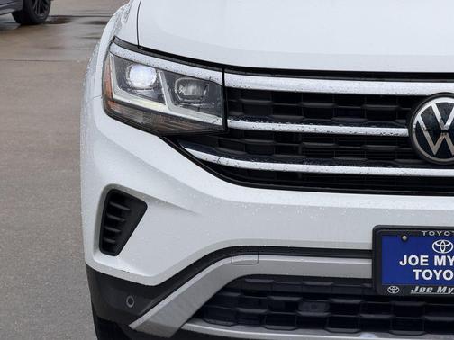 Pure White 2020 Volkswagen Atlas Cross Sport 3.6L V6 SE w/Technology