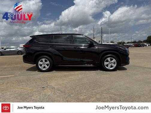 2022 Toyota Highlander LE
