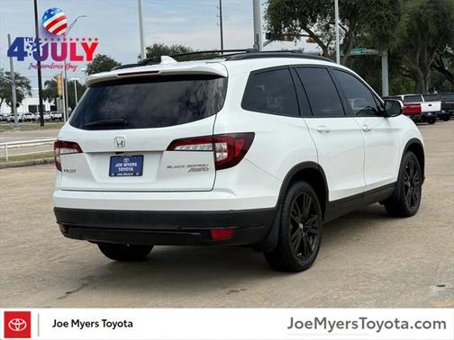 2022 Honda Pilot AWD Black Edition