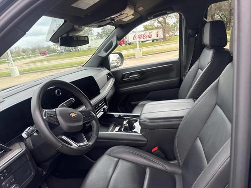 2025 Chevrolet Suburban LT