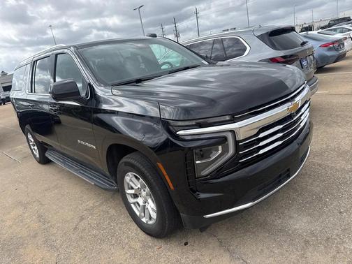 2025 Chevrolet Suburban LT