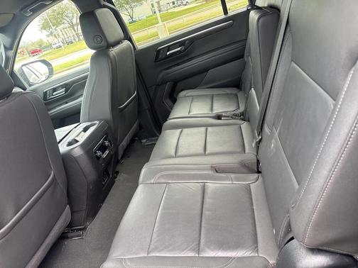 2025 Chevrolet Suburban LT