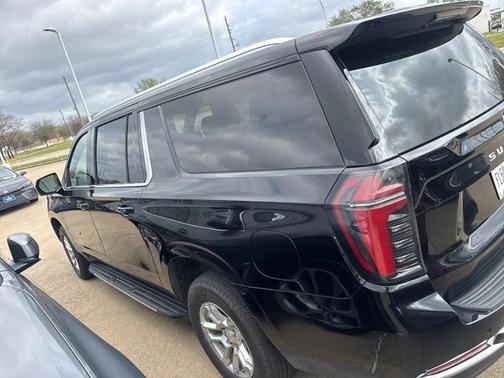 2025 Chevrolet Suburban LT