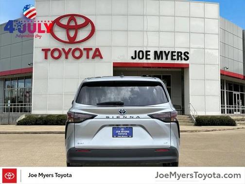 2025 Toyota Sienna LE
