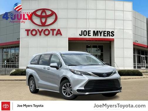 2025 Toyota Sienna LE