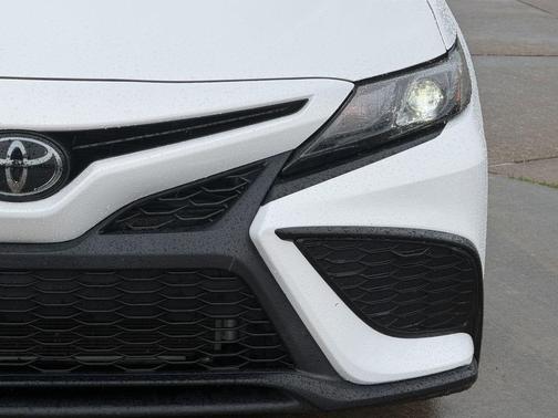 Ice Cap 2024 Toyota Camry SE