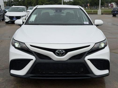 Ice Cap 2024 Toyota Camry SE