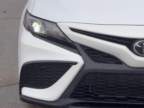 Ice Cap 2024 Toyota Camry SE