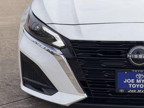Glacier White 2025 Nissan Altima 2.5 SV