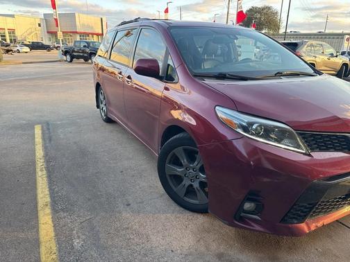 2019 Toyota Sienna SE