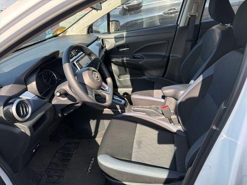 Aspen White 2025 Nissan Versa 1.6 SV