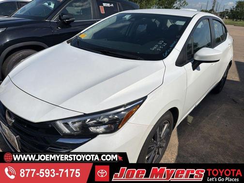 Aspen White 2025 Nissan Versa 1.6 SV