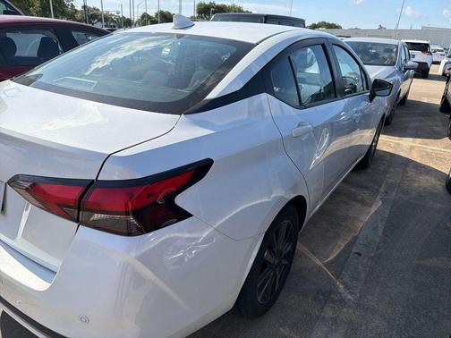Aspen White 2025 Nissan Versa 1.6 SV
