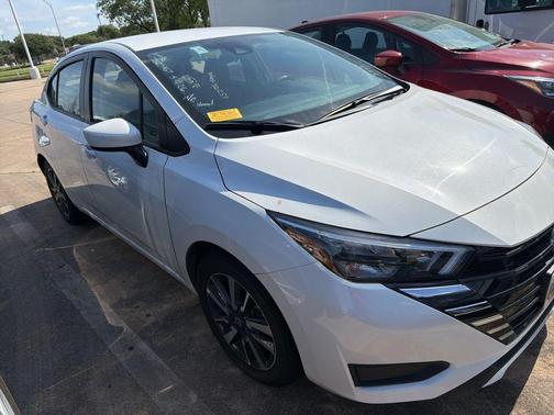 Aspen White 2025 Nissan Versa 1.6 SV