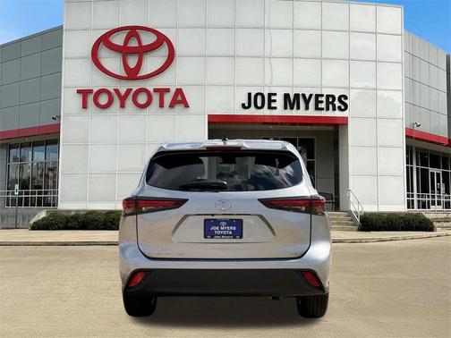 2025 Toyota Highlander LE