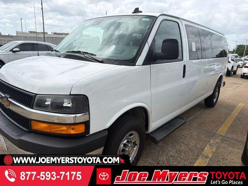 Summit White 2025 Chevrolet Express 3500 RWD 3500 Extended Wheelbase LT