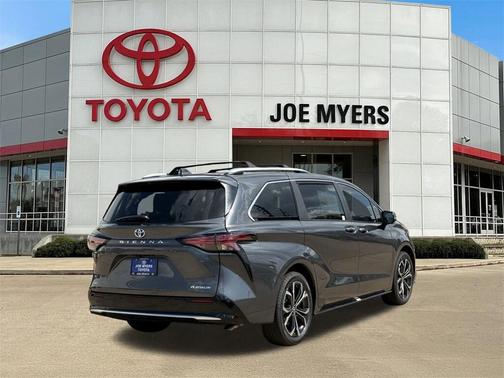 2025 Toyota Sienna Platinum 7 Passenger