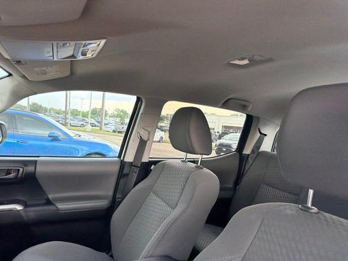 White 2022 Toyota Tacoma SR5