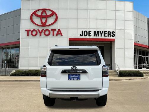 2024 Toyota 4Runner TRD Off Road