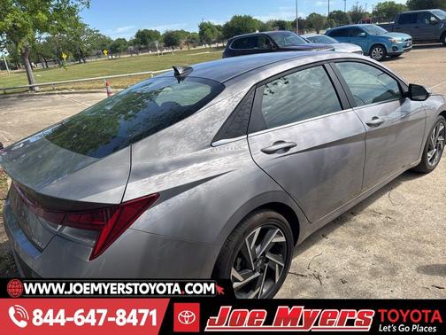 2025 Hyundai ELANTRA Limited